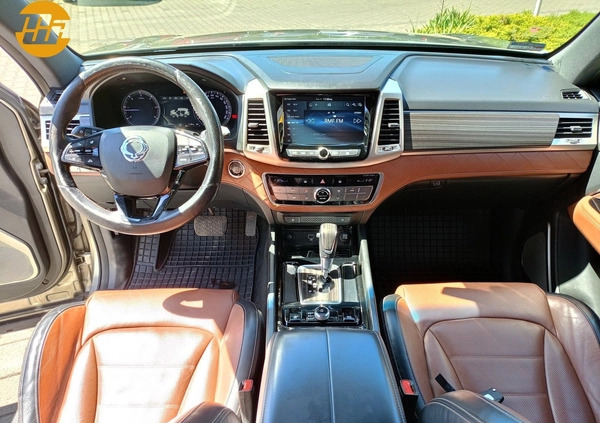 SsangYong REXTON cena 94900 przebieg: 240000, rok produkcji 2017 z Józefów małe 781
